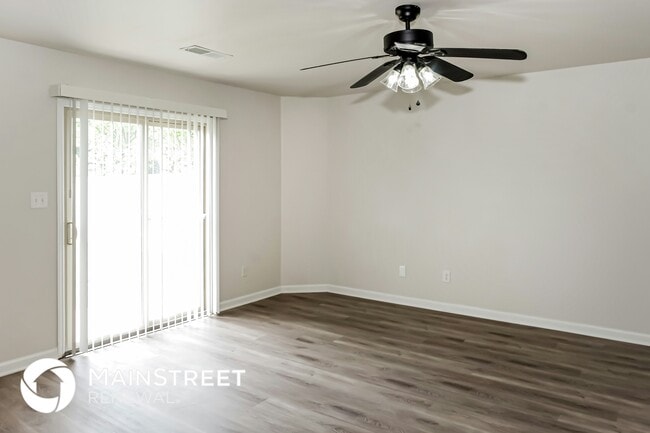 Photo - 120 Darrow Creek Dr