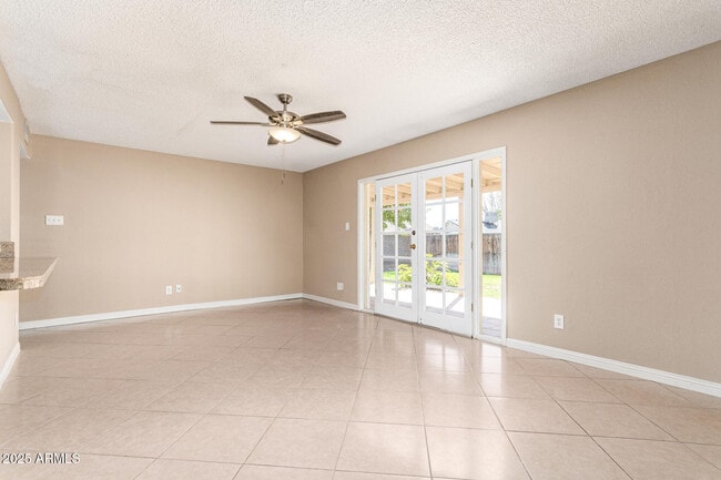 Photo - 1049 E Carter Dr