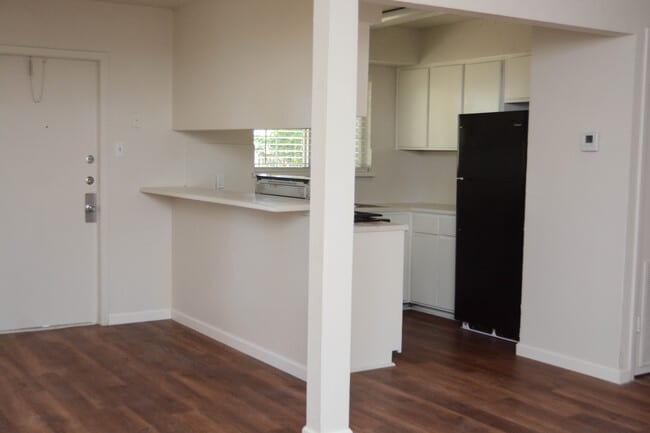 Kitchen - 307 Tidewind St