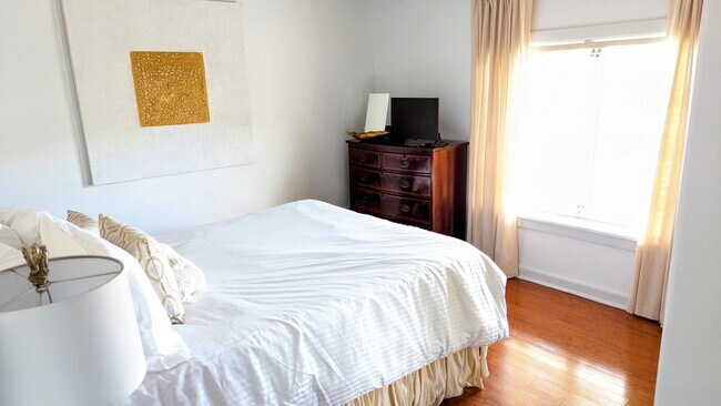 Photo - 1294 Silverado St