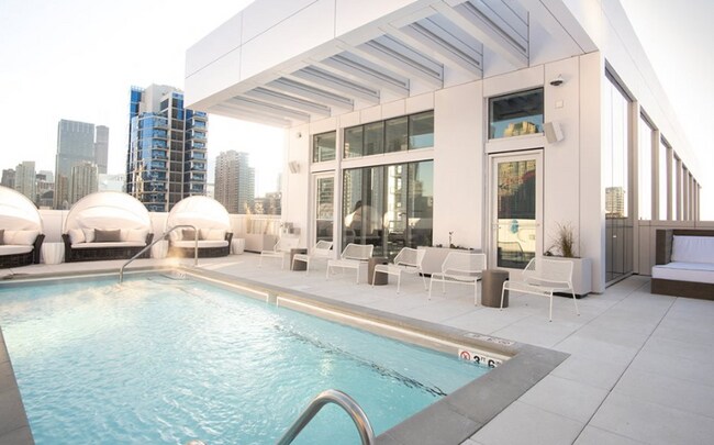 Photo - 114 W Chicago Ave