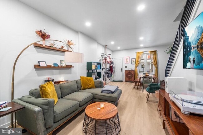 Photo - 5426 Irving St