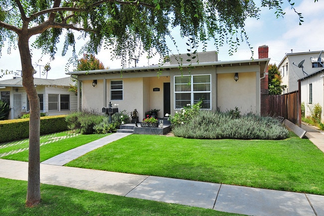 California Bungalow - 1622 Franklin St Rental