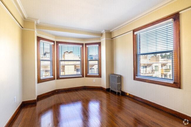 1BR, 1BA - 625SF - Living Room
