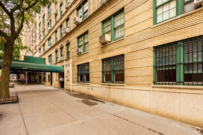 Photo - 697 W West End Ave
