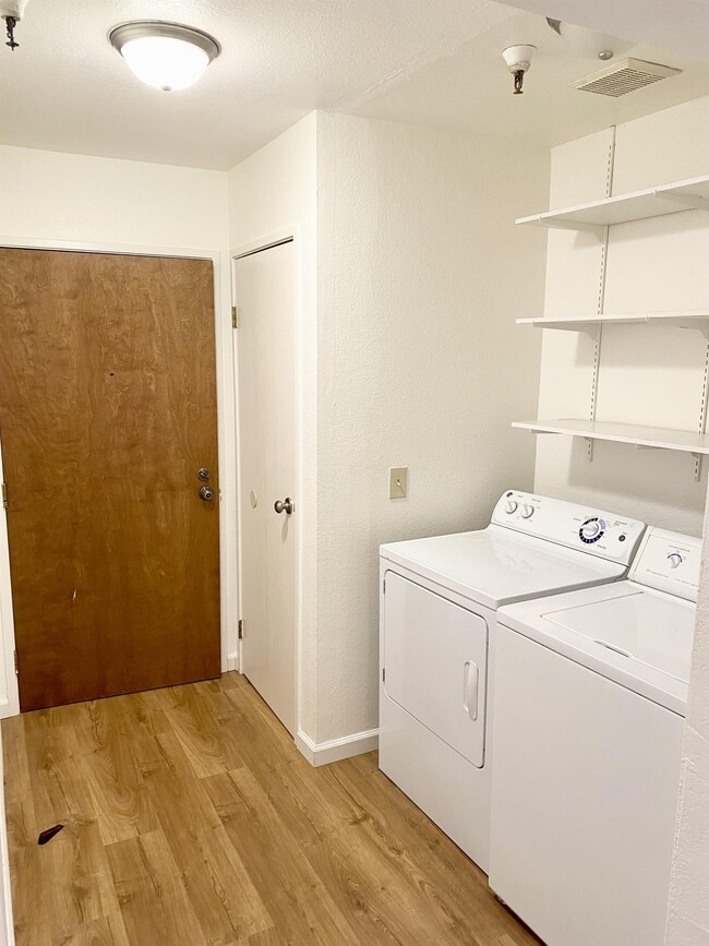 Photo - 1775 Panda Way