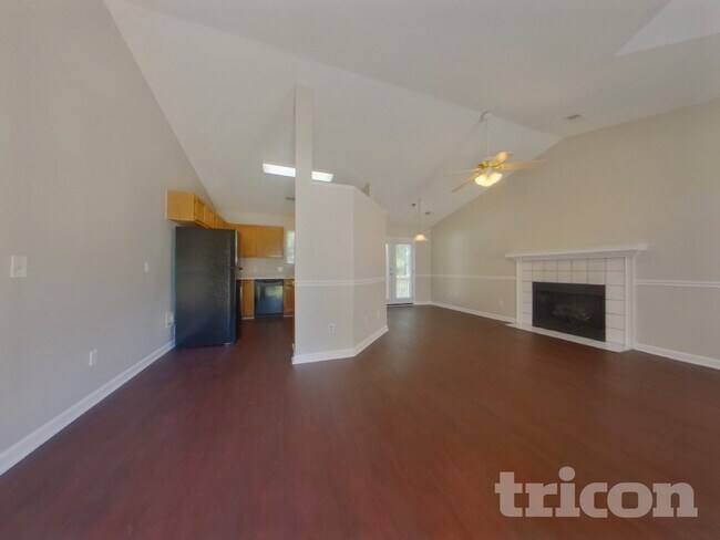 Photo - 425 Northshore Ct