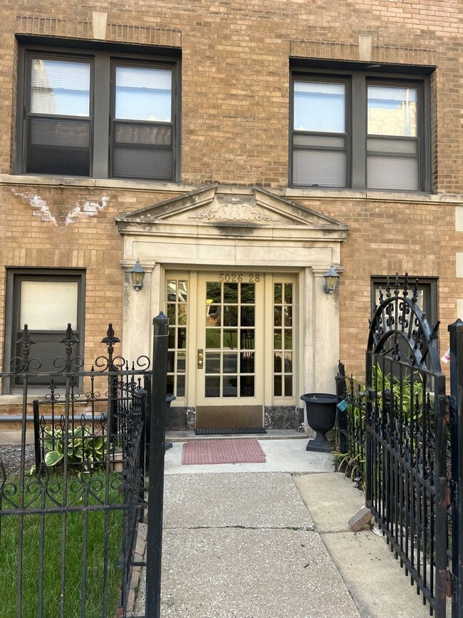 Building Photo - 5026 W Carmen Ave