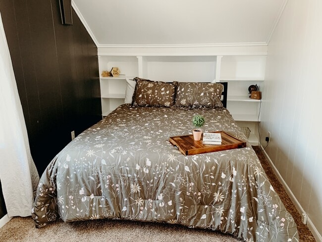 Building Photo - 22101 Nowlin St Unit West Dearborn Apartment