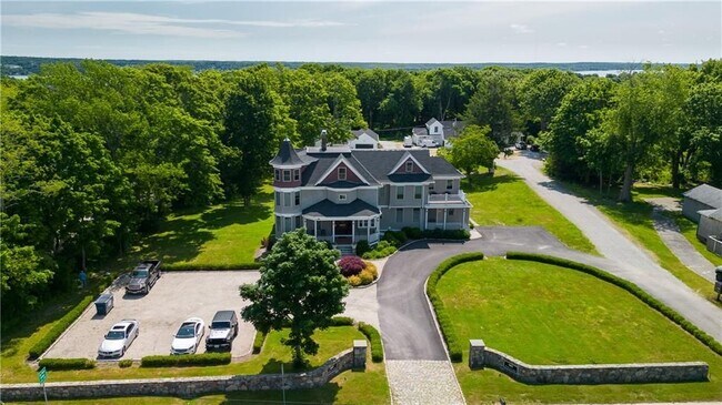 Photo - 567 Bristol Ferry Rd