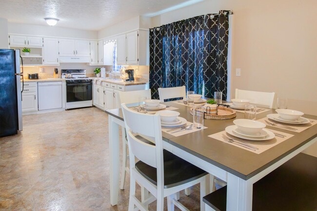 Photo - 9495 Hwy 44 E