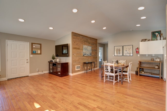 Photo - 2498 Fowler Rd