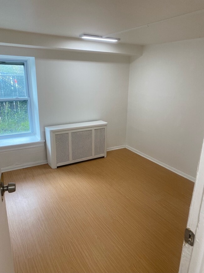 Primer dormitorio - 4860 N 8th St Unidad GRD FLR