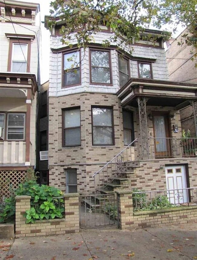 Building Photo - 314 Webster Ave Unit 1 Rental