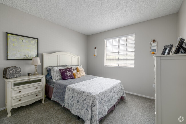 2BR, 2BA - 1,000SF - Bedroom