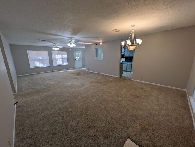 Photo - 147 Farmers St