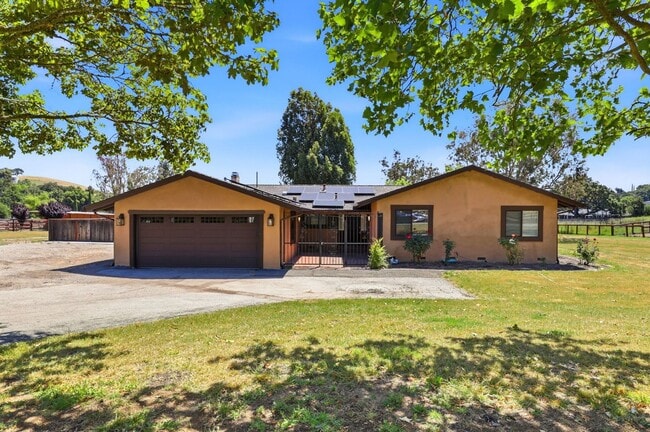 Building Photo - $5995 - Ranch-style home with acreage in West Gilroy's quiet countryside