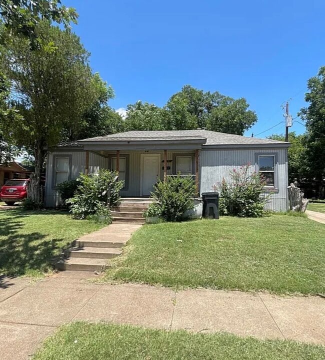 Building Photo - 1718 8th St