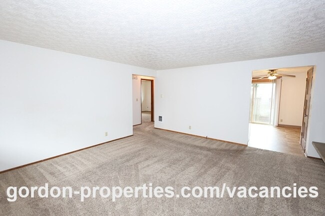 Photo - SE Cedar Ave - Single level 2 bedroom unit in duplex Unidad #3