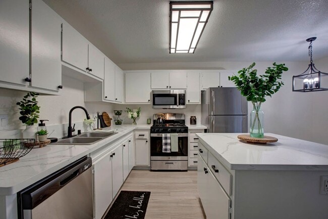 Photo - St. George Apartments
