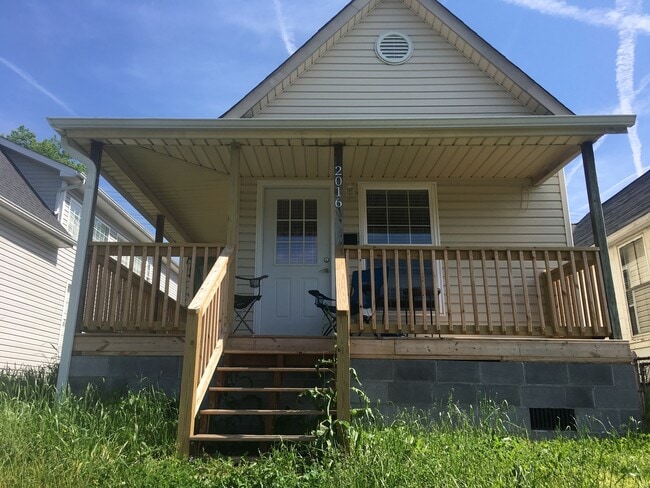 Building Photo - 2016 Forest Ave Rental