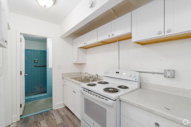 2BR, 1BA - 760SF - Kitchen