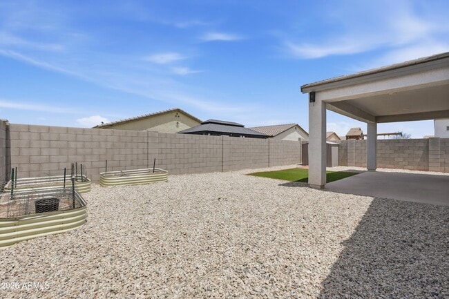 Building Photo - 1692 W Aztec Dr