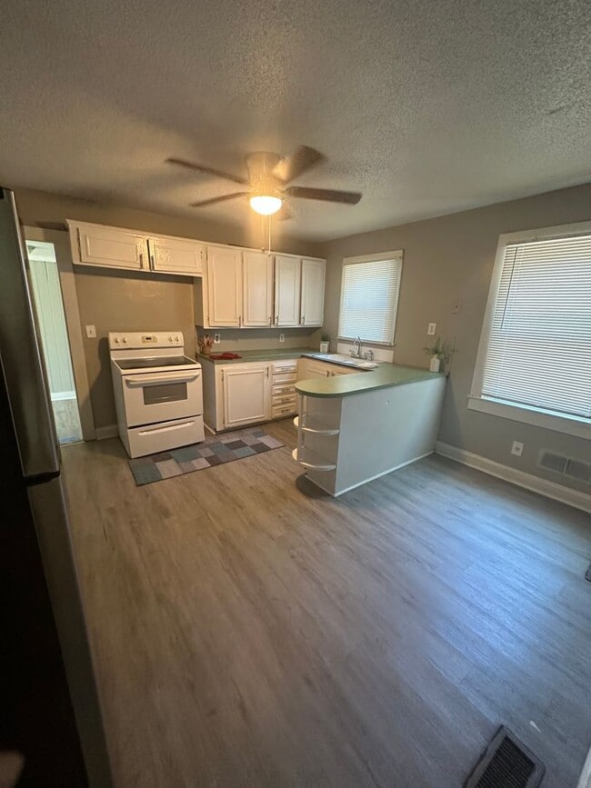 Photo - COMING SOON! 3 Bed House!!! Wooden floors!