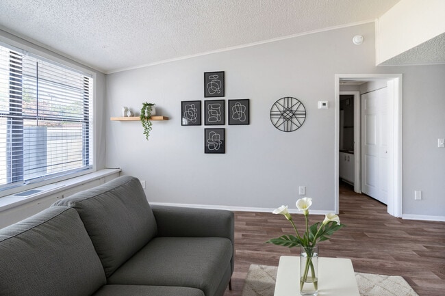 Canyon and Knox Landing Apartments
