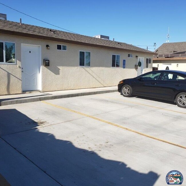 423 S Imperial Ave