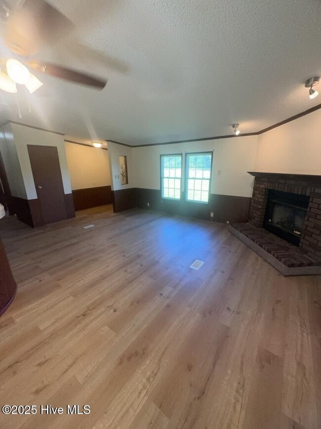 Photo - 1557 Catherine Lake Rd