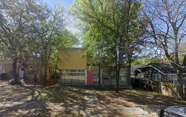 Building Photo - 1103 W 22nd 1/2 St Rental