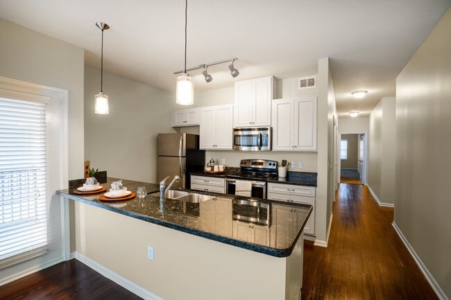 Building Photo - MAA Denton Pointe Rental