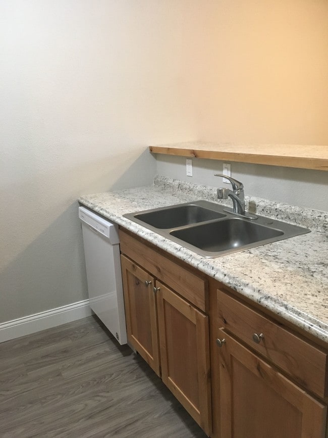 Photo - Creekside Apartments