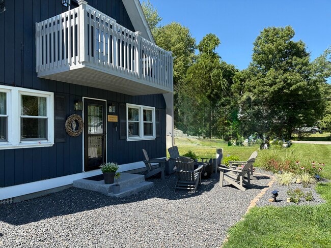 56 Rest View Ln