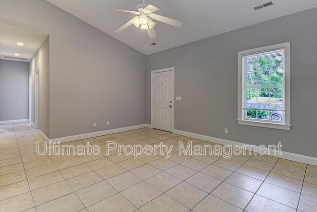 Photo - 220 Rose Ave