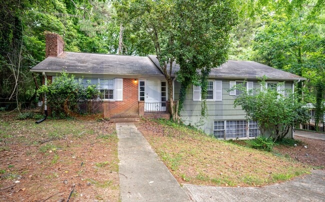 Building Photo - 6-Bedroom Home with Finished Basement. Com...