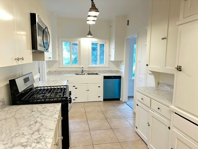 Photo - 1456 S Fairfax Ave