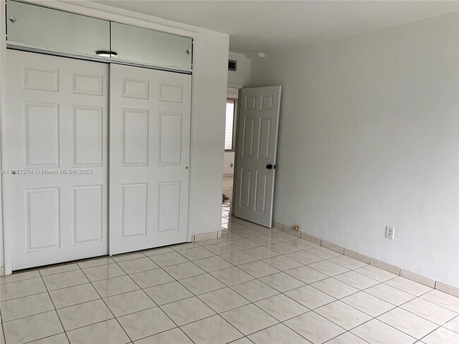 Building Photo - 1150 Euclid Ave Rental