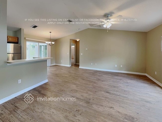 Photo - 6915 Glacier Ave