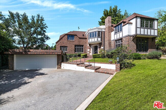 Photo - 2441 Glendower Ave