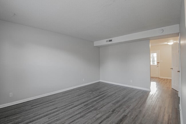 Photo - 809 Golf View Pl