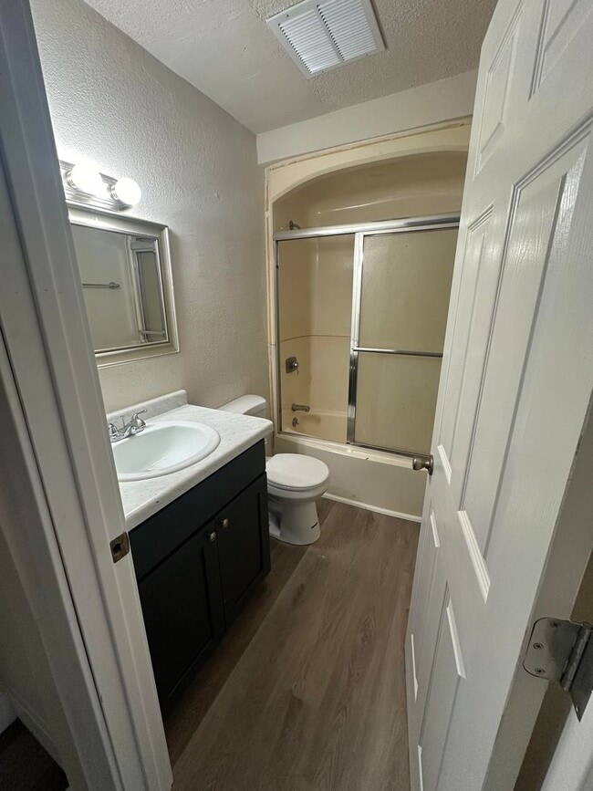 Photo - 2 Bedroom Lower Duplex