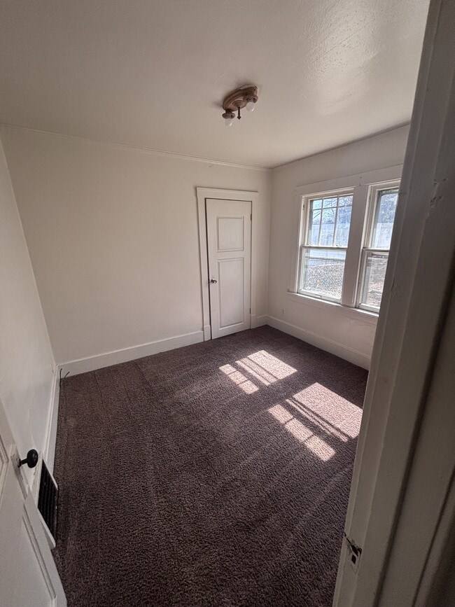 Photo - 2222 N Ellis St