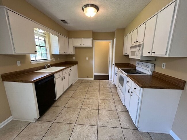 Photo - Renovated 3 Bedroom 2 Bath Home for Rent!