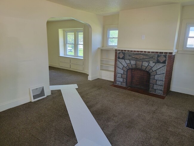 Photo - 570 Talbot Ave