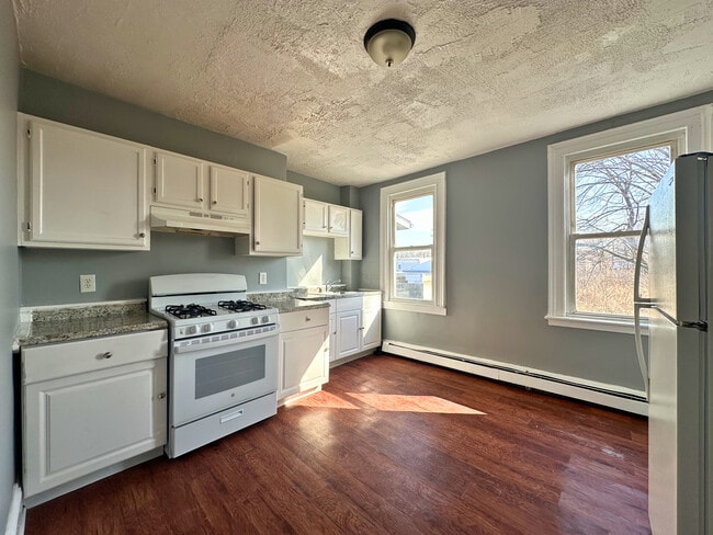 Photo - 61 Hasbrouck St Unidad 2