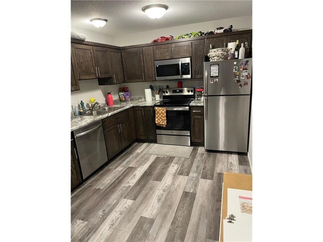 Building Photo - 553 Lemon St N Unit #6