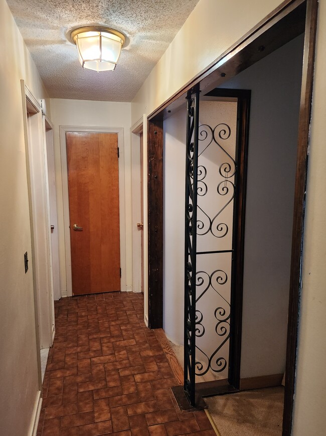 Photo - 258 Windermere Blvd