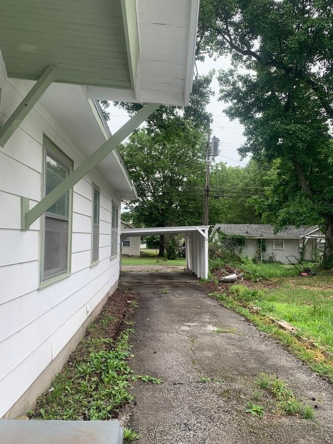 Photo - LEASETAKEOVER: NO DEPOSIT NEEDED!!!! Adorable and large 3 bedroom house with screen in Porch! Ap...